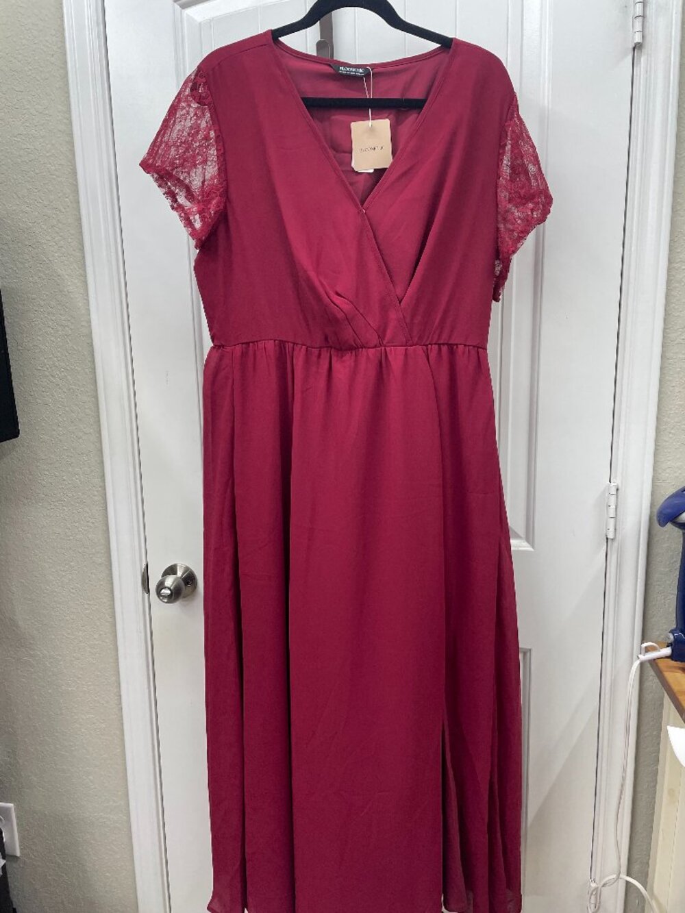 BloomChic Short Lace Sleeve Solid Pocket V Neck Dress Size 1X 14 - 16 NEW